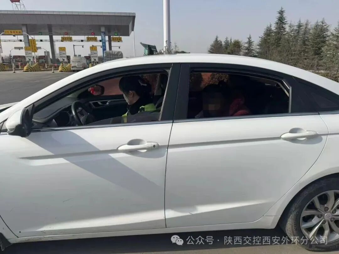 暖心救助/零口收费站护送迷途老人平安归家 暖心救助/零口收费站护送迷途老人平安归家